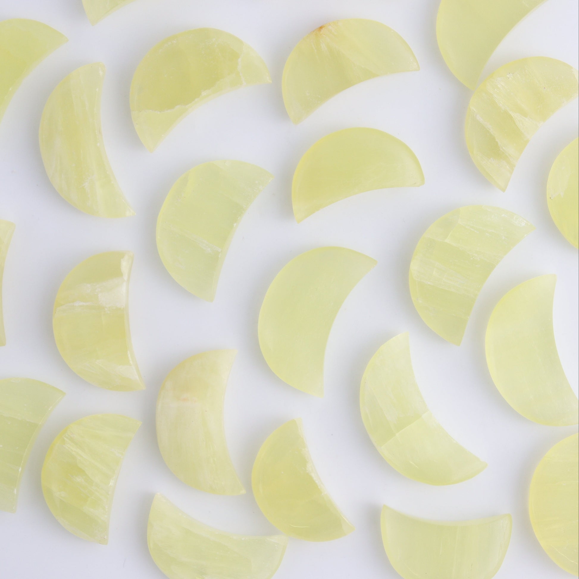 One Lemon Calcite Little Moon - Expert Wholesale and Supplier of Wholesale Crystals & Bulk Gemstones, ["Calcite","Lemon Calcite","moons","Pakistan"]
