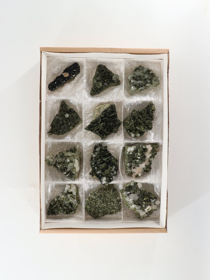 Epidote Flat Set of 12 - Expert Supplier of Wholesale Crystals & Bulk Gemstones