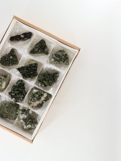 Epidote Flat Set of 12 - Expert Supplier of Wholesale Crystals & Bulk Gemstones