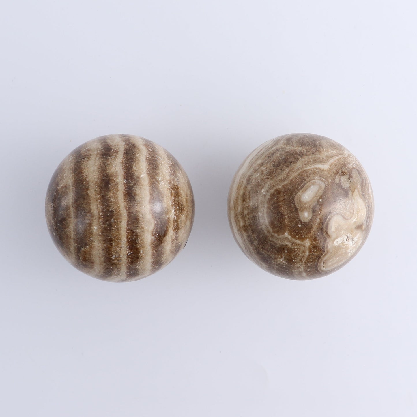 One Mexican Onyx/Calcite Chocolate Sphere 8 cm