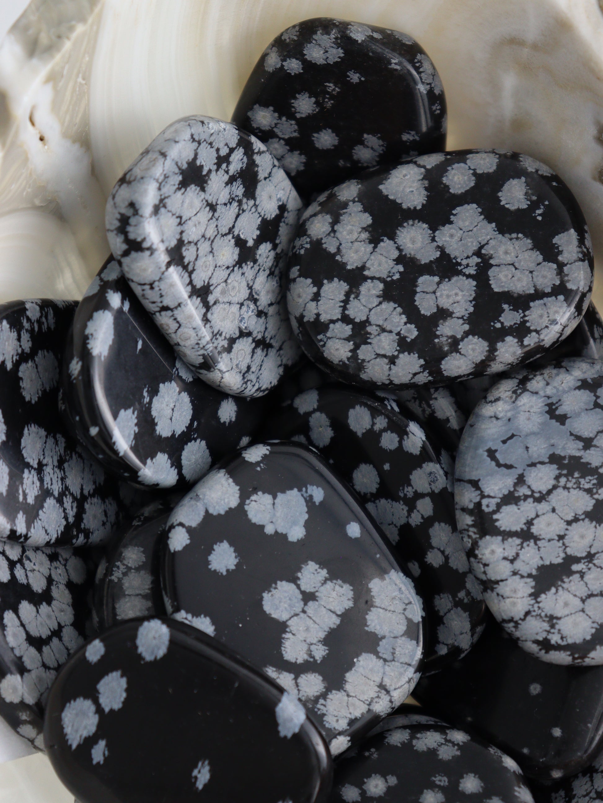 1/2kg Snowflake Obsidian Smooth Stones - Expert Supplier of Wholesale Crystals & Bulk Gemstones