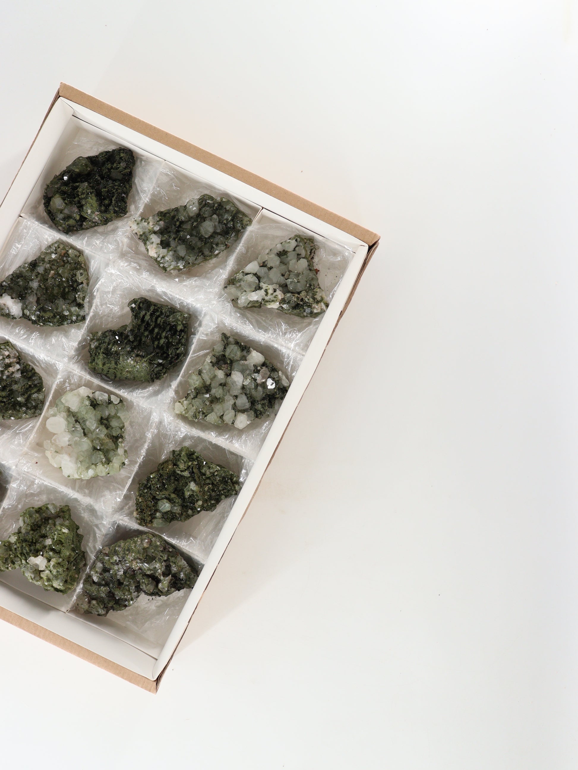 Epidote Flat Set of 12 - Expert Supplier of Wholesale Crystals & Bulk Gemstones