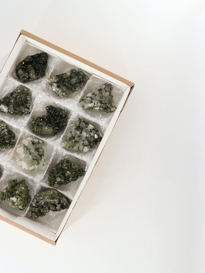 Epidote Flat Set of 12 - Expert Supplier of Wholesale Crystals & Bulk Gemstones