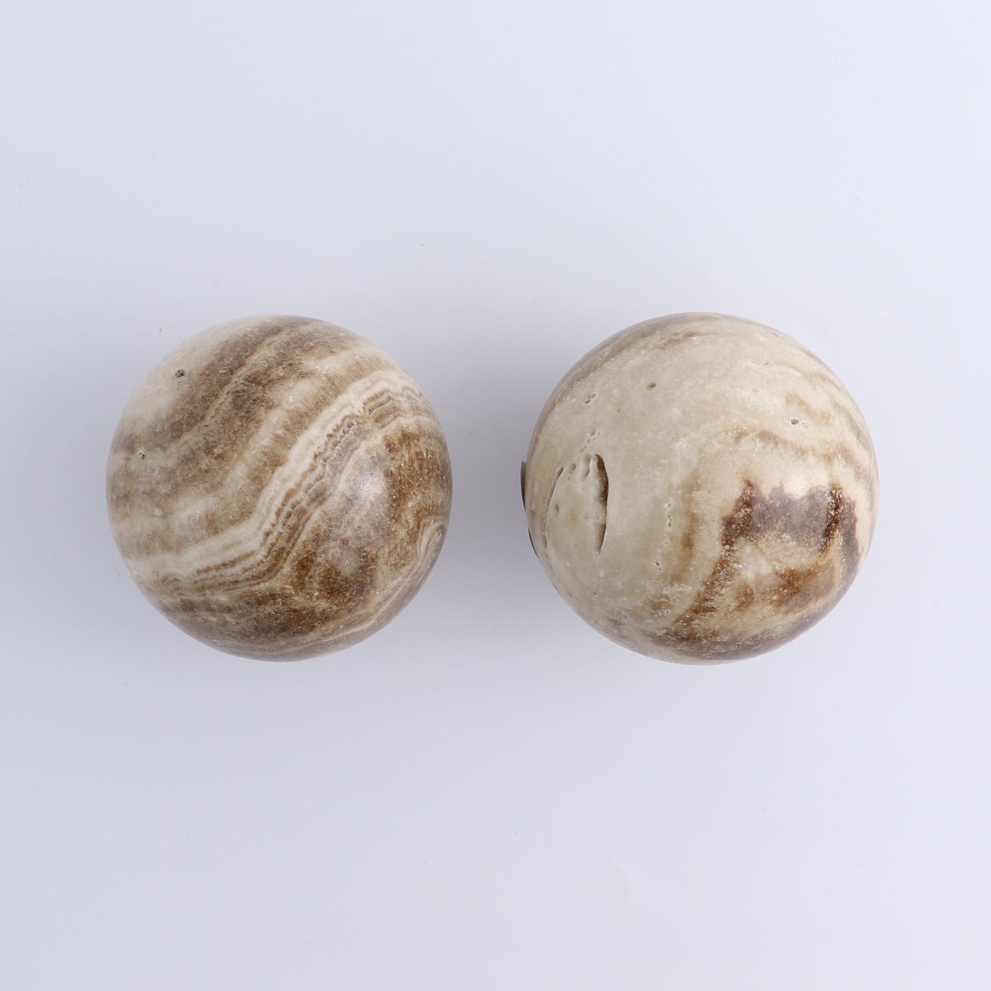 One Mexican Onyx/Calcite Chocolate Sphere 8 cm
