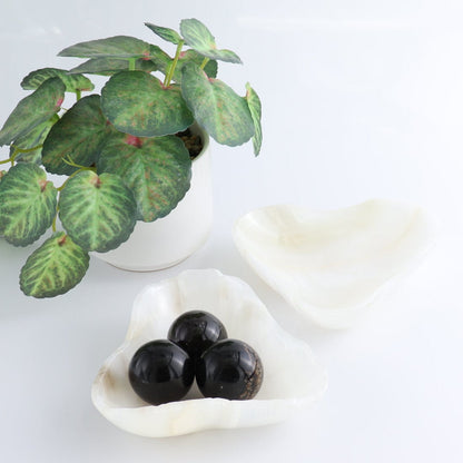 One Mexican Onyx/Calcite White Triangular Bowl