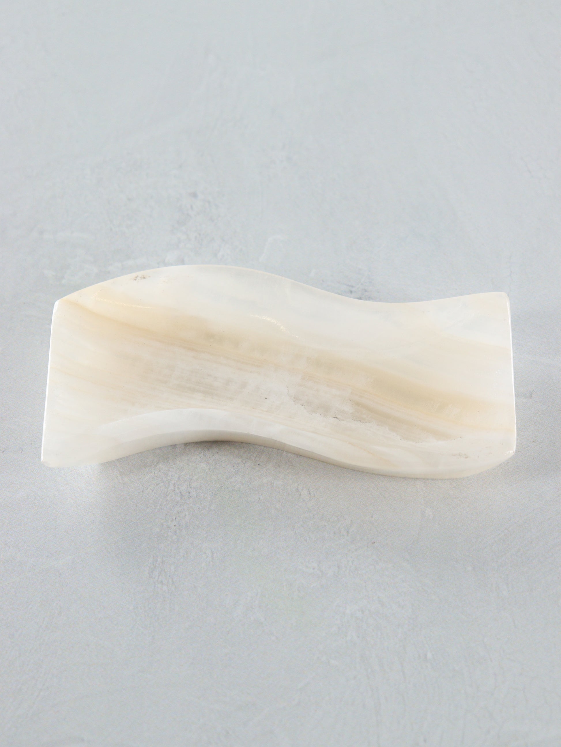 White Onyx Wavy Dish Set of 6 - Expert Supplier of Wholesale Crystals & Bulk Gemstones