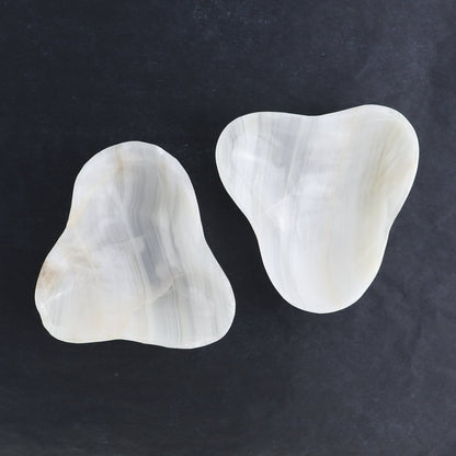 One Mexican Onyx/Calcite White Triangular Bowl