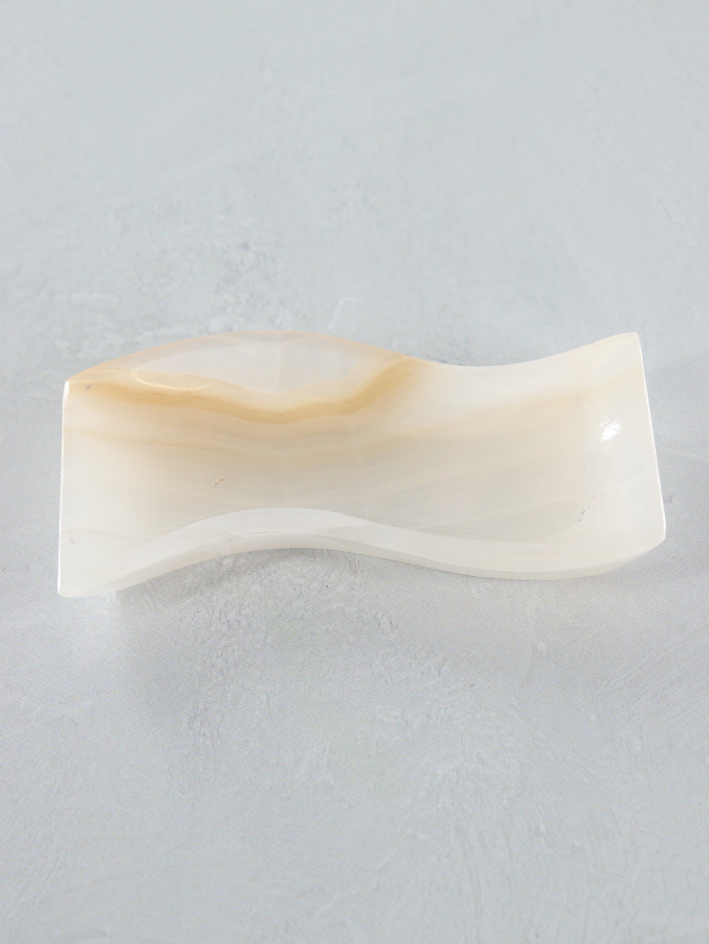 White Onyx Wavy Dish Set of 6 - Expert Supplier of Wholesale Crystals & Bulk Gemstones