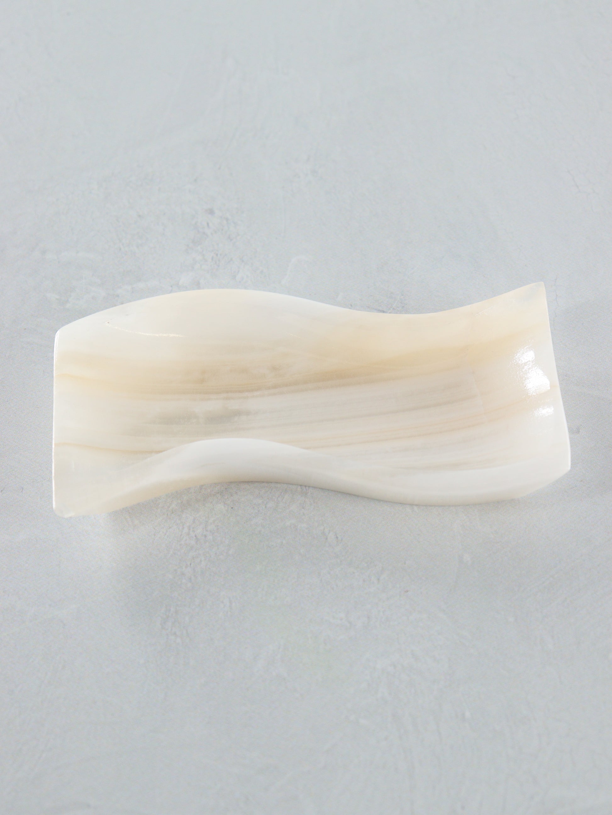 White Onyx Wavy Dish Set of 6 - Expert Supplier of Wholesale Crystals & Bulk Gemstones