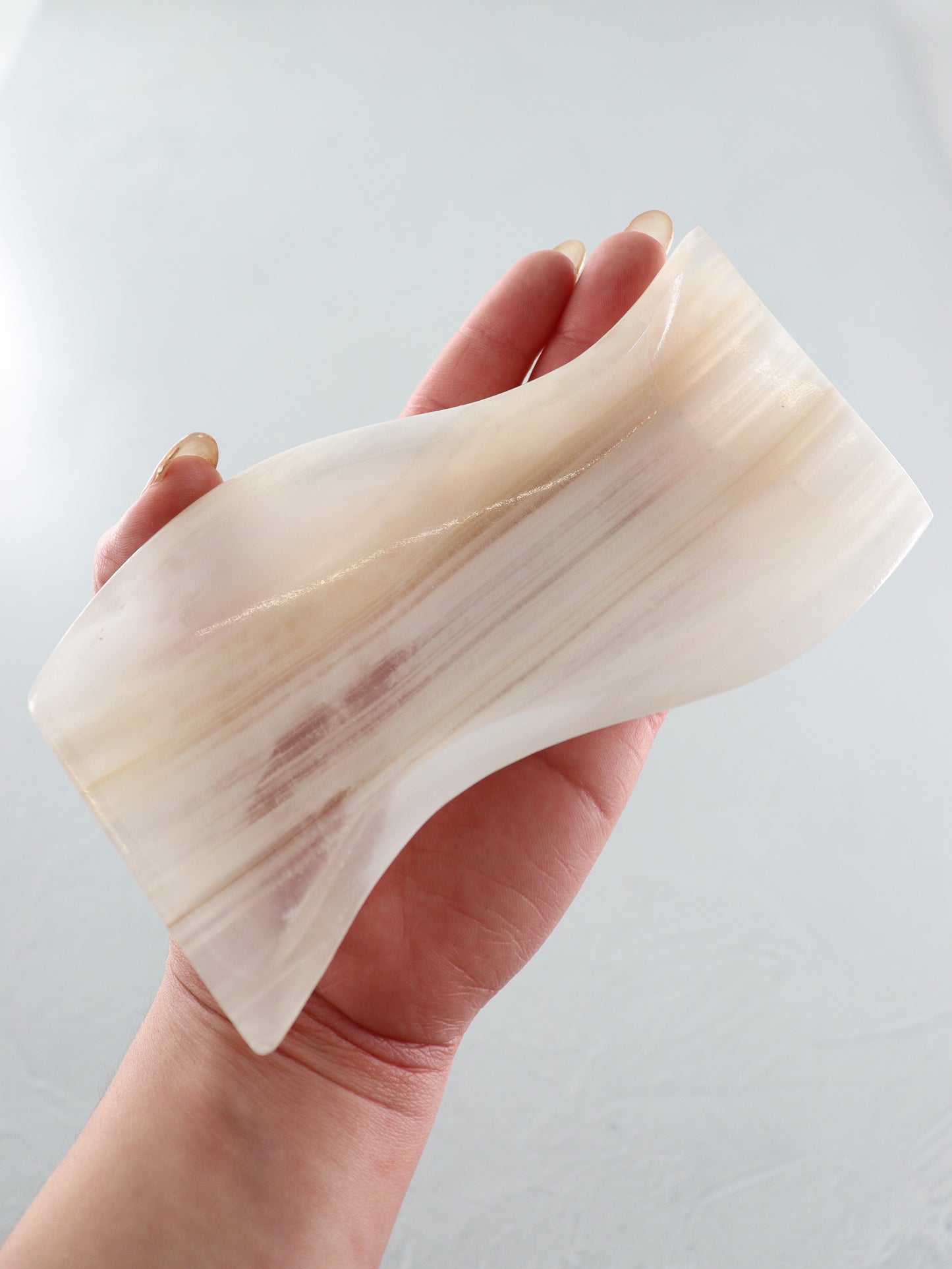 White Onyx Wavy Dish Set of 6 - Expert Supplier of Wholesale Crystals & Bulk Gemstones