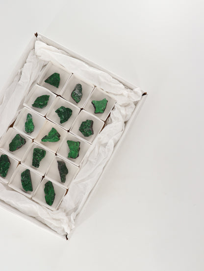Uvarorite Garnet Set of 15 - Expert Wholesale and Supplier of Wholesale Crystals & Bulk Gemstones, []