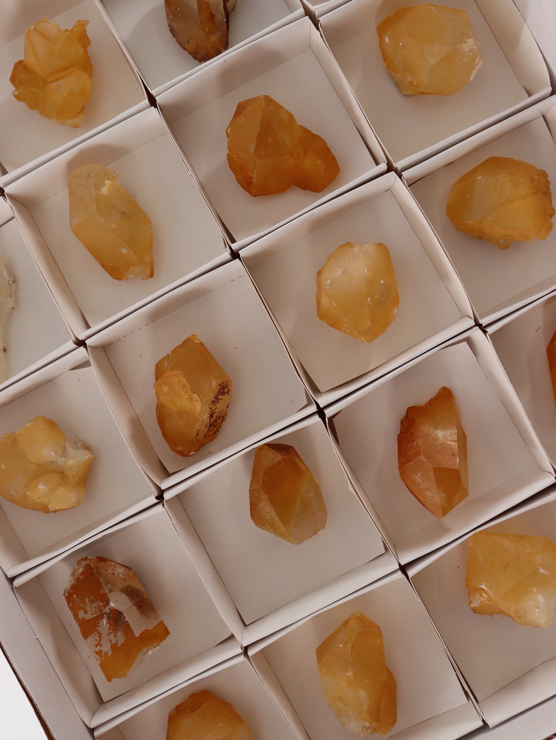 Quartz Flat - Expert Supplier of Wholesale Crystals & Bulk Gemstones