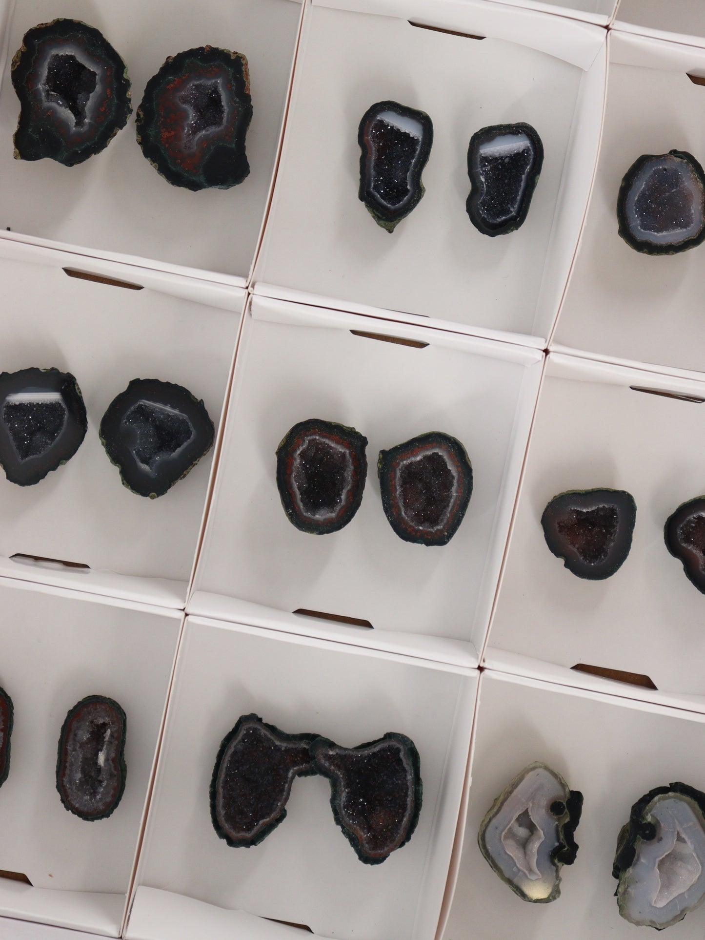 Tabasco Geodes Flat - Expert Wholesale and Supplier of Wholesale Crystals & Bulk Gemstones, []