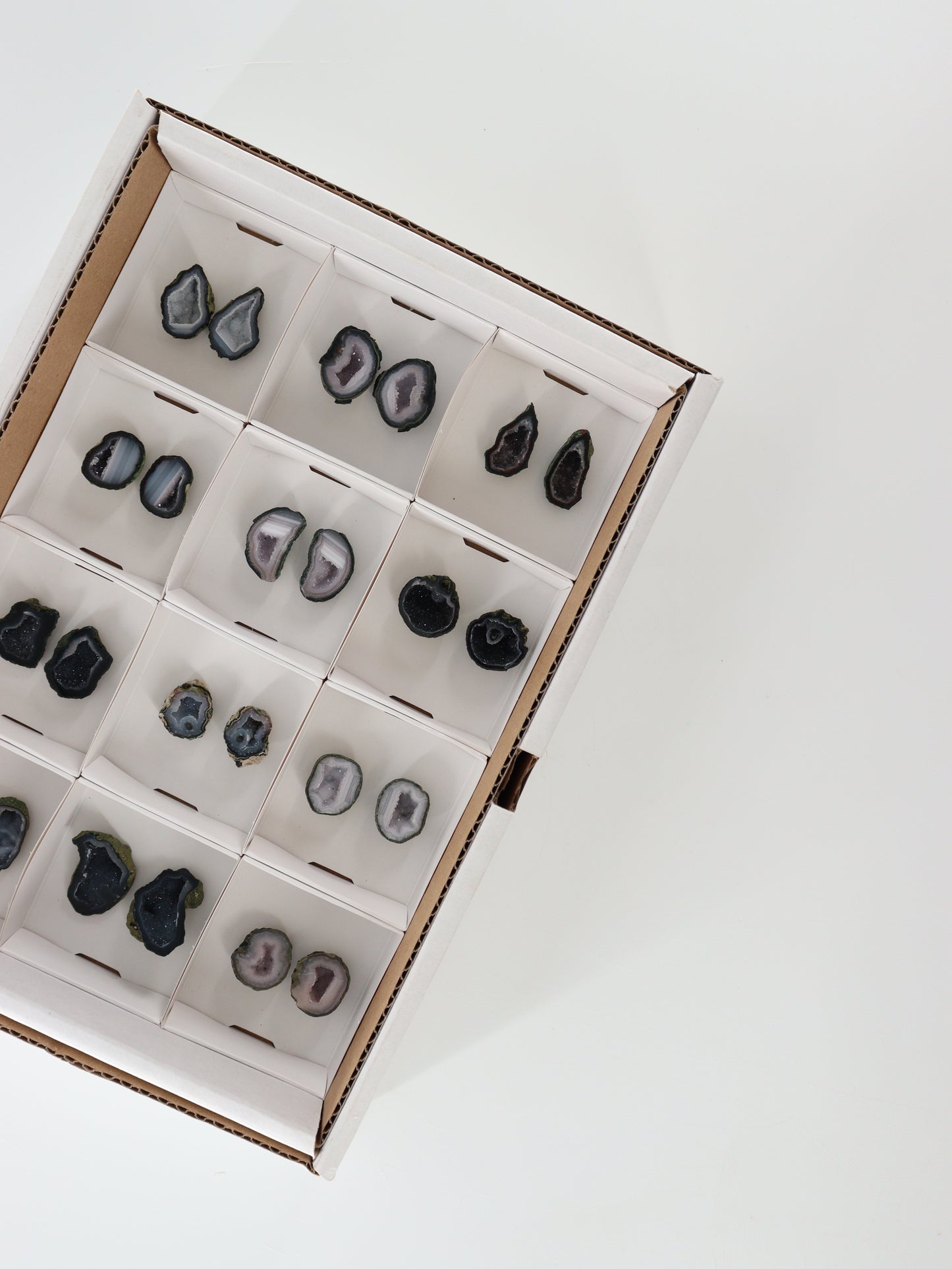 Tabasco Geodes Flat - Expert Wholesale and Supplier of Wholesale Crystals & Bulk Gemstones, []