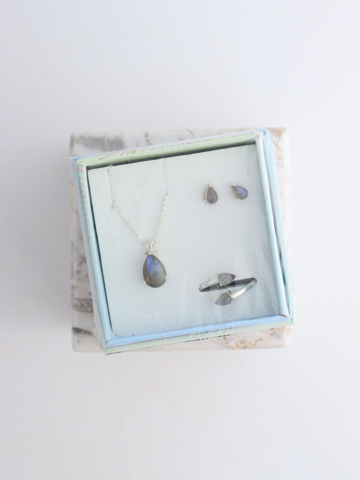 Labradorite Jewelry Set - Expert Wholesale and Supplier of Wholesale Crystals & Bulk Gemstones, ["earrings","Jewelry","Labradorite","Pendant","Ring","rings"]