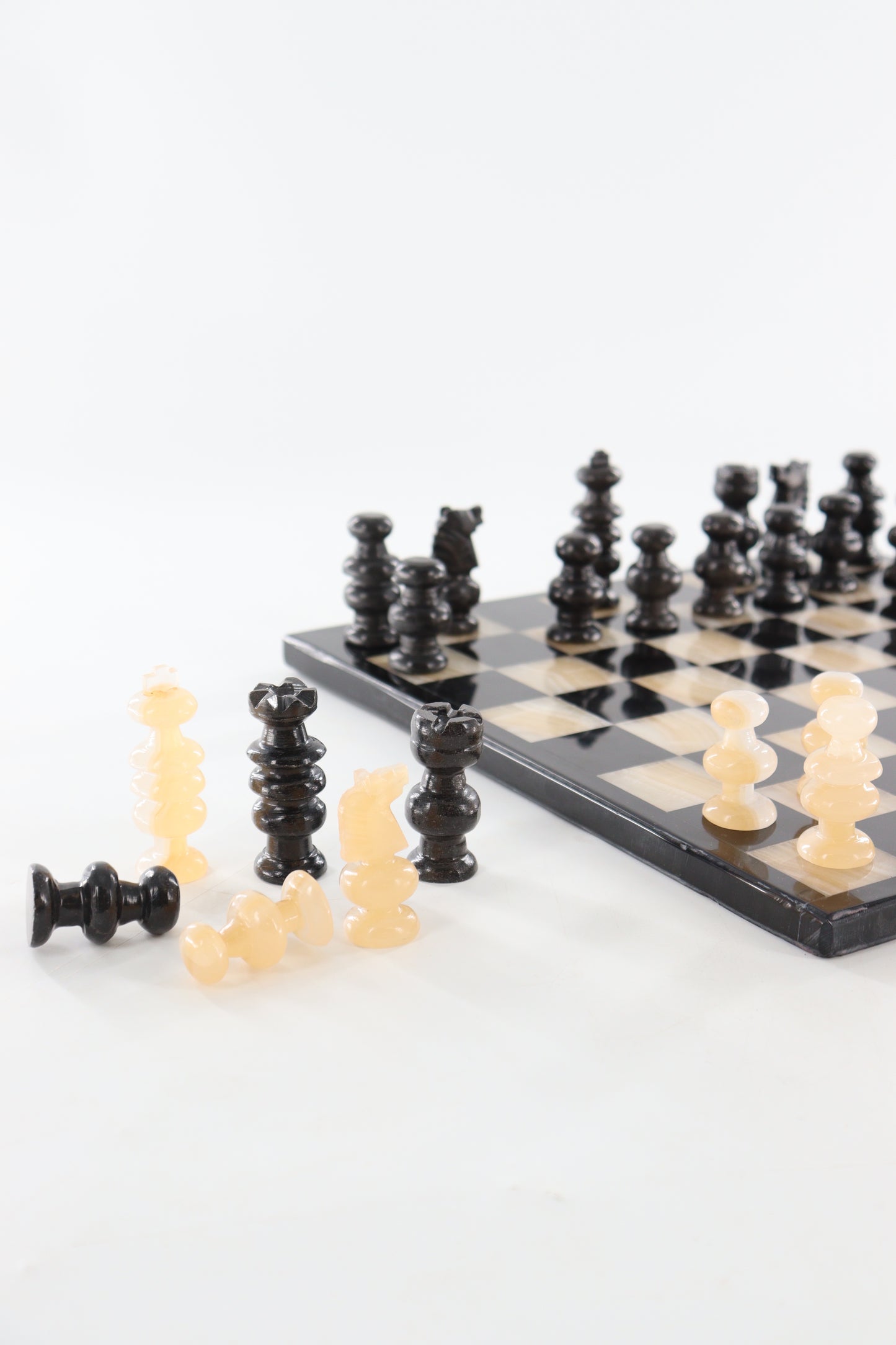 Marble and Onyx Black and Yellow Chess Set (Large)