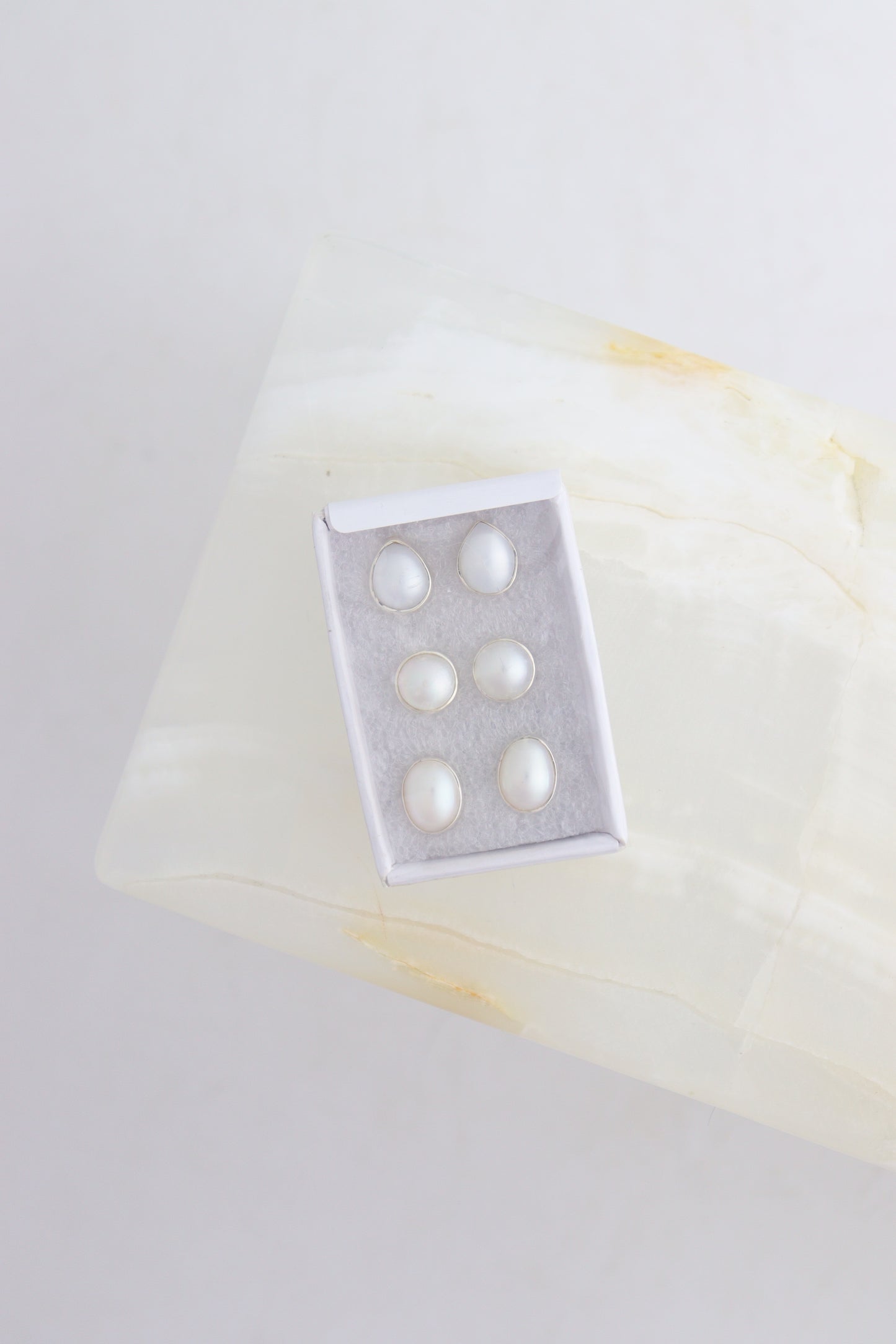 Pearl Earring Studs - Mi Esperanza Minerals