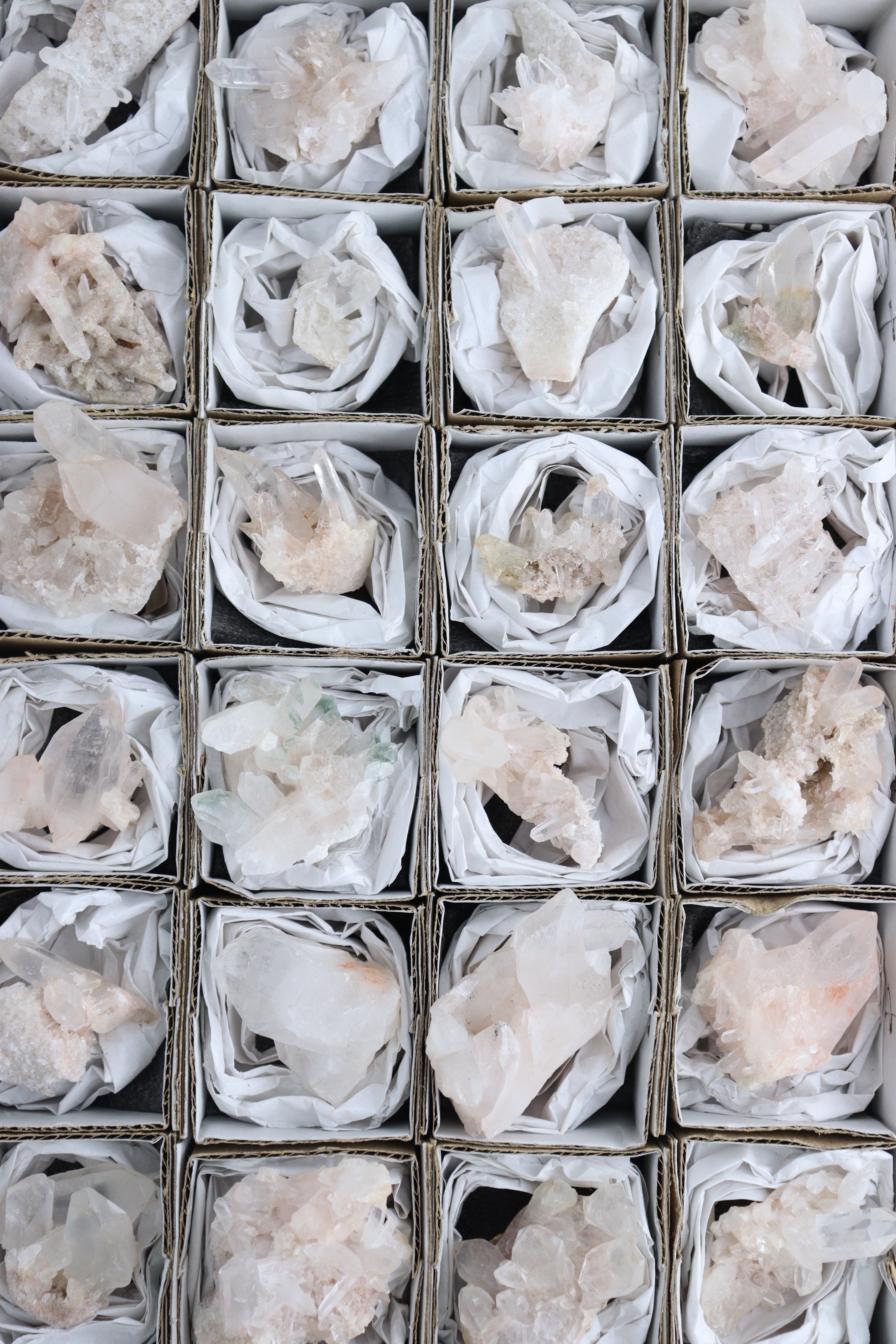 Quartz Flat | Wholesale Crystals Vendor – Mi Esperanza Minerals