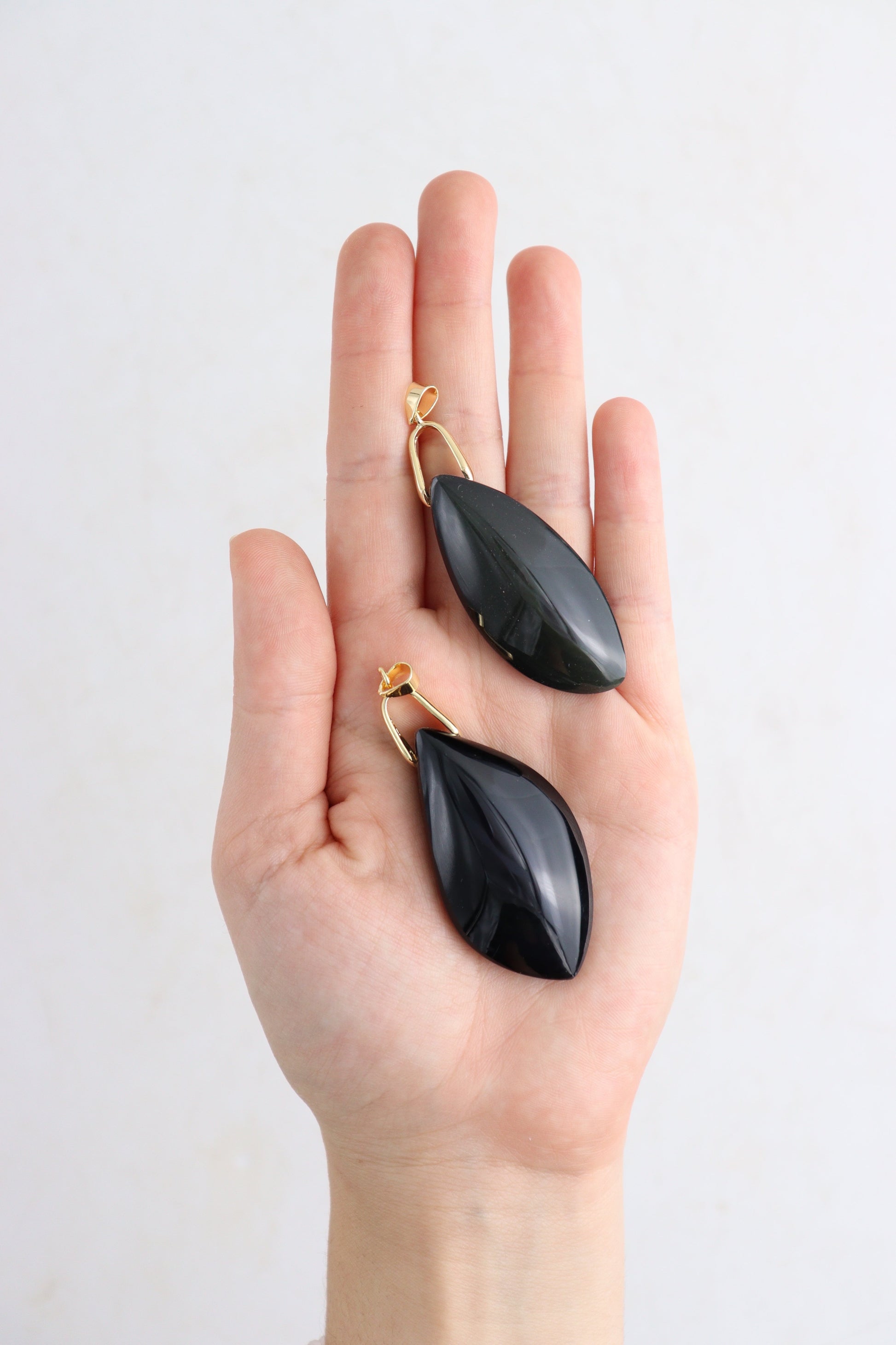 Rainbow Obsidian Pendants - Expert Supplier of Wholesale Crystals & Bulk Gemstones