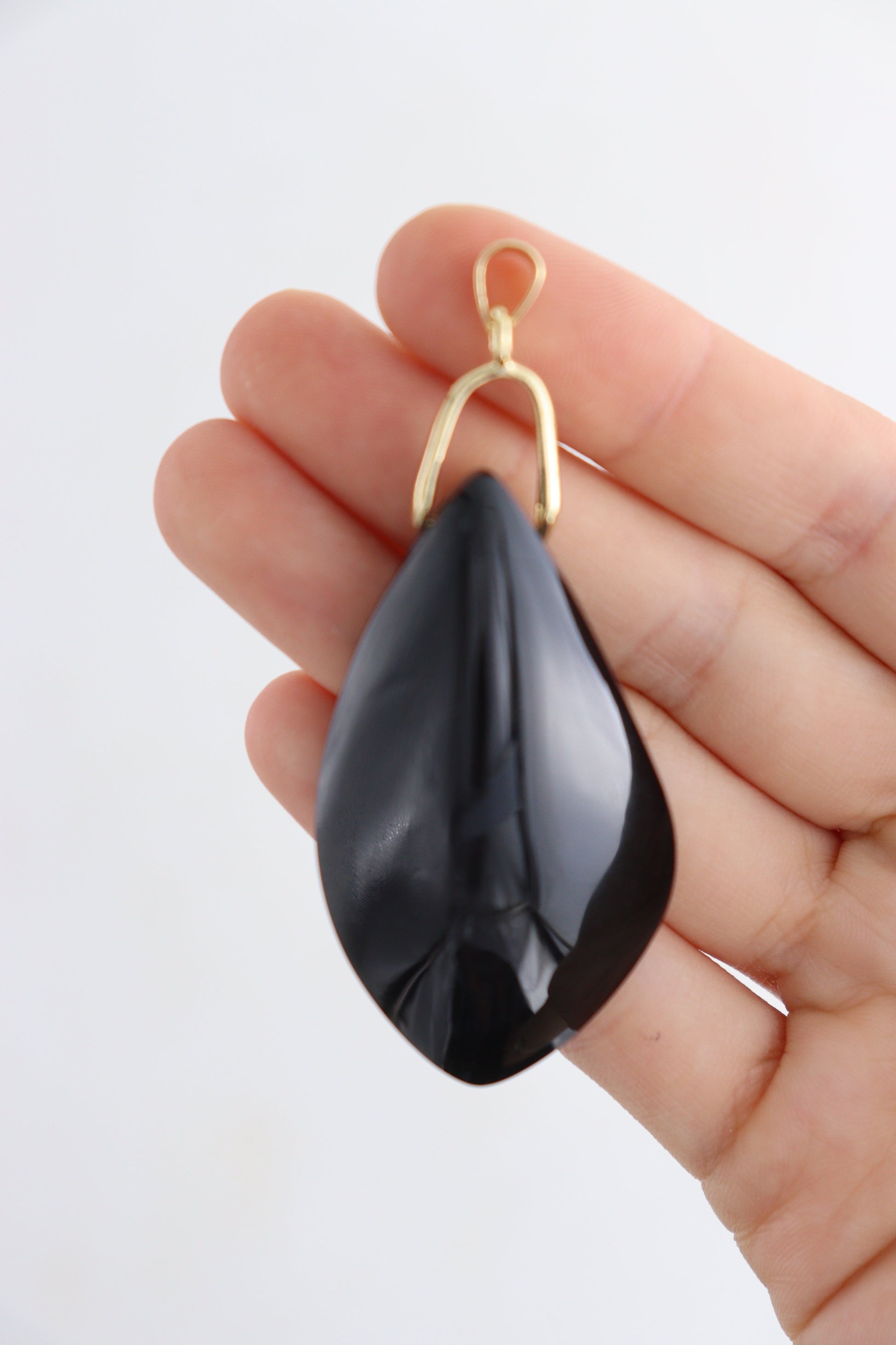 Rainbow Obsidian Pendants - Expert Supplier of Wholesale Crystals & Bulk Gemstones