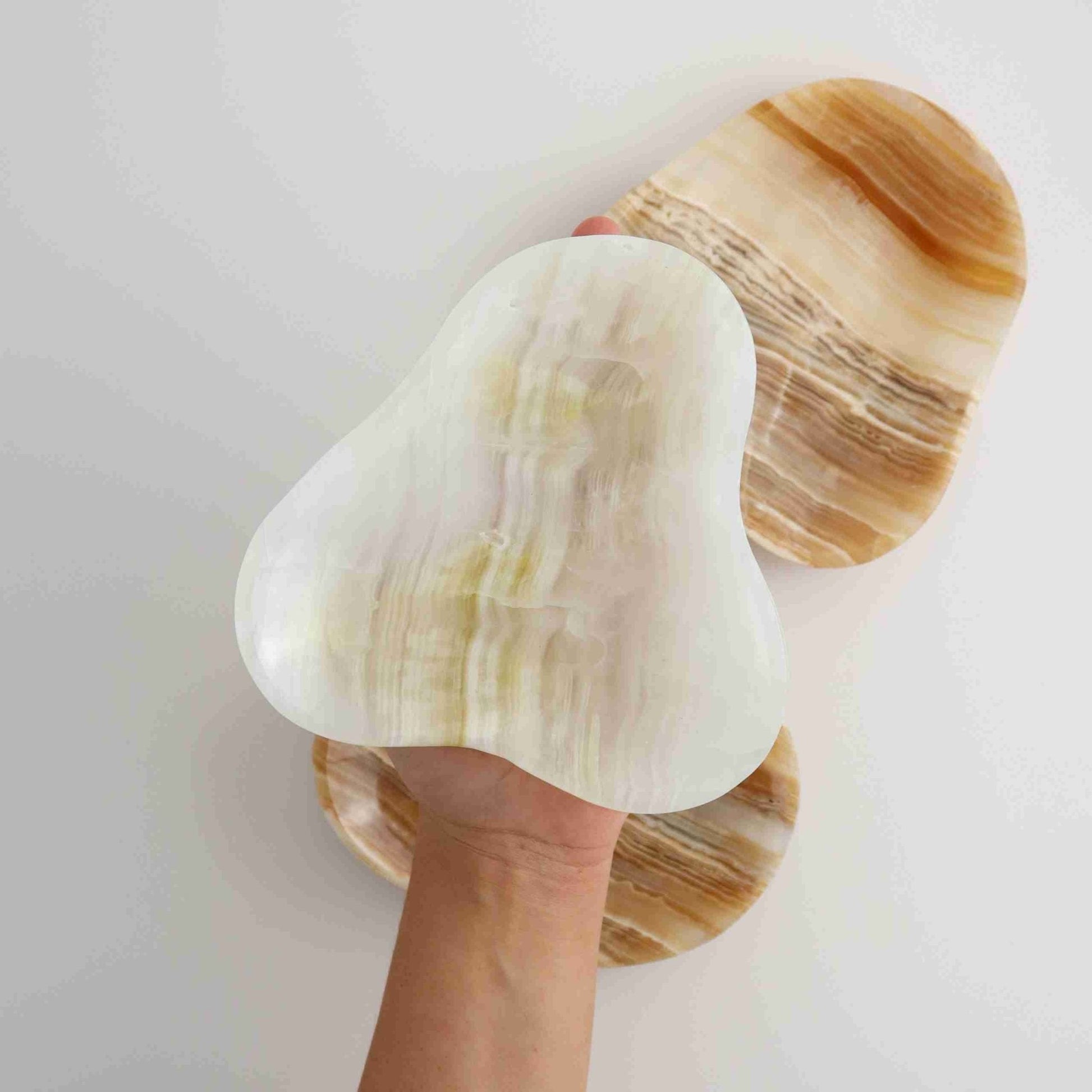 ONE Onyx Shallow Dish - Expert Wholesale and Supplier of Wholesale Crystals & Bulk Gemstones, ["Bowls","Mexico","Onyx"]